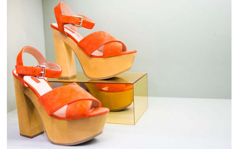 MERCHANDISING & DISPLAY